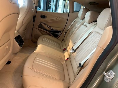 2026 Aston Martin DBX 缩略图 18