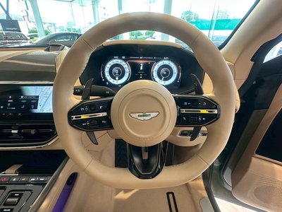 2026 Aston Martin DBX 缩略图 23