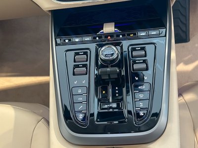 2026 Aston Martin DBX 缩略图 22