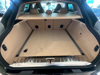 2026 Aston Martin DBX 缩略图 27