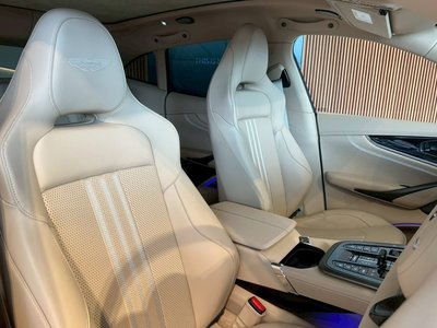 صورة 16 لـ 2026 Aston Martin DBX