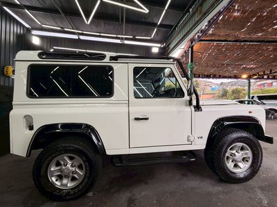 LAND ROVER DEFENDER - 10