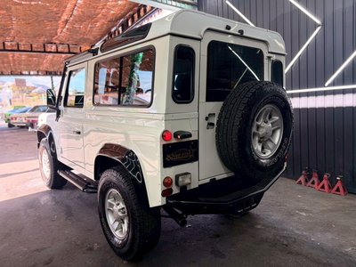 LAND ROVER DEFENDER - 7
