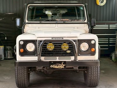 LAND ROVER DEFENDER - 4