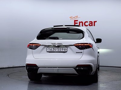 MASERATI LEVANTE - 4