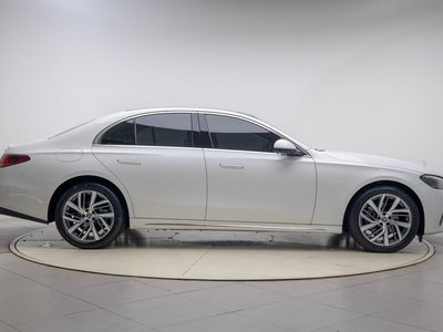 صورة 2 لـ 2025 Mercedes-BENZ E-CLASS