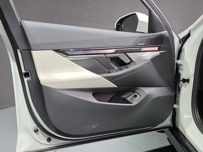 2025 BMW 5 SERIES 缩略图 14