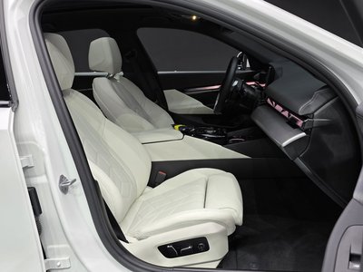 2025 BMW 5 SERIES 缩略图 16