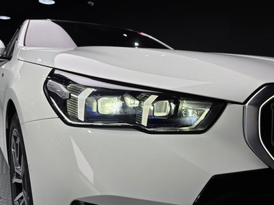 2025 BMW 5 SERIES photo 9