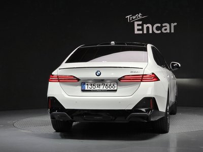2025 BMW 5 SERIES photo 3