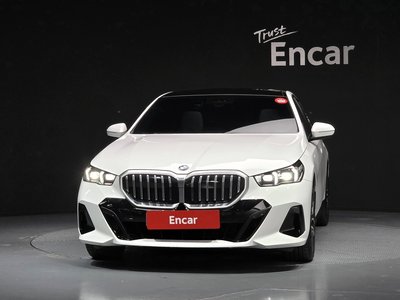 2025 BMW 5 SERIES photo 2