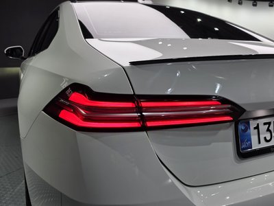 2025 BMW 5 SERIES photo 10