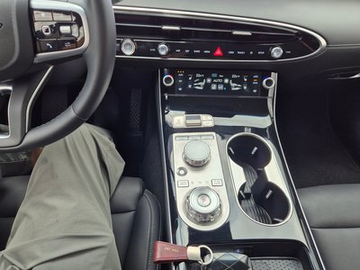 2024 Genesis GV70 thumbnail 13