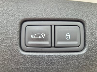 2024 Genesis GV70 thumbnail 18