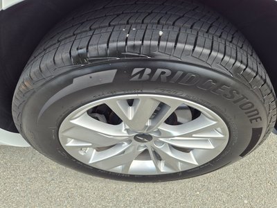 2024 Genesis GV70 thumbnail 17