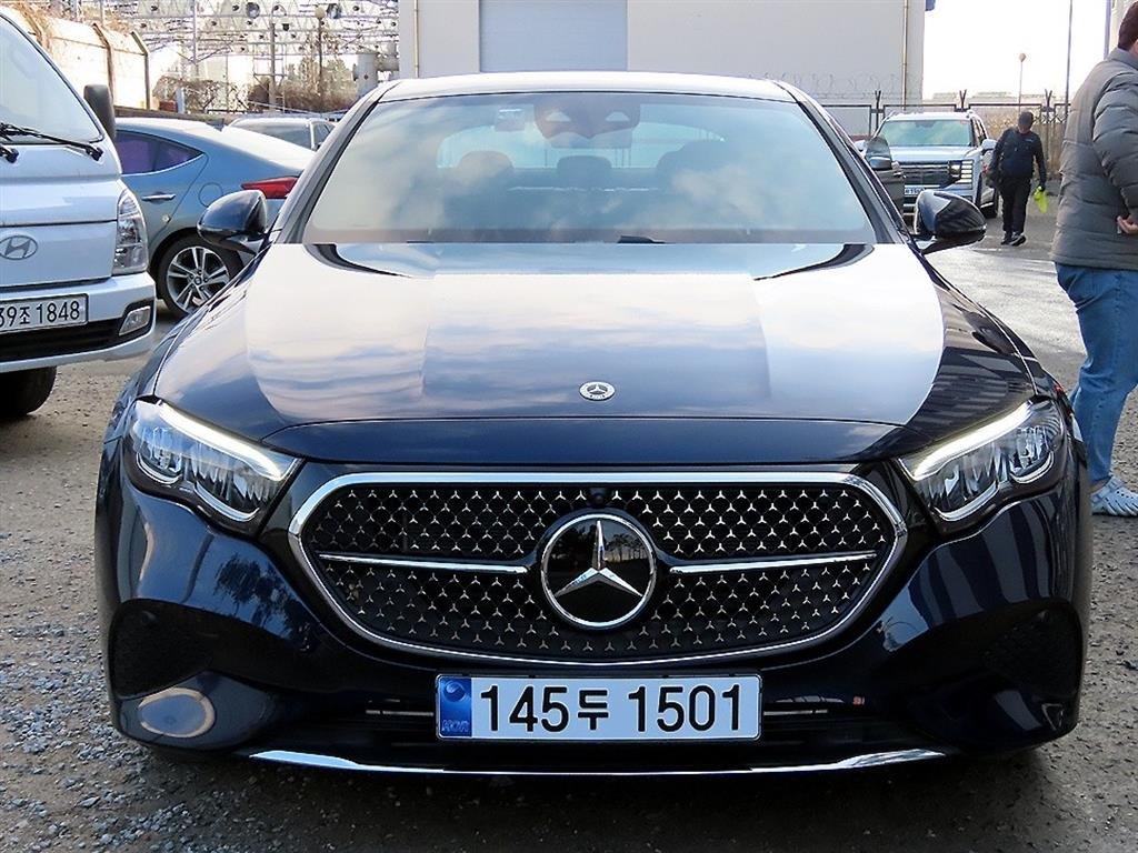 MERCEDES-BENZ E-CLASS - View 1