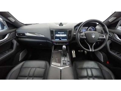 صورة 8 لـ 2021 Maserati LEVANTE