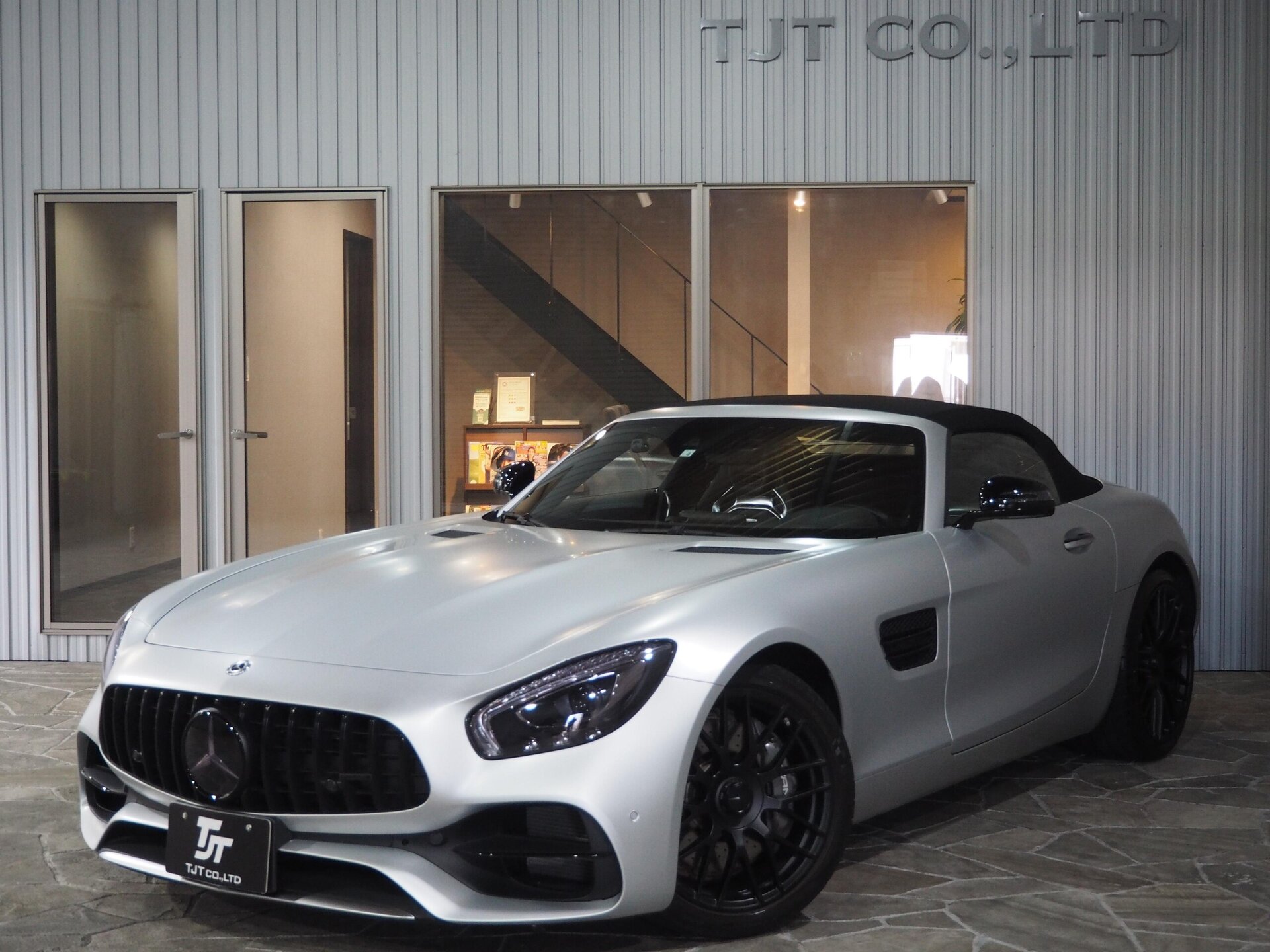MERCEDES-BENZ GT ROADSTER AMG - View 1