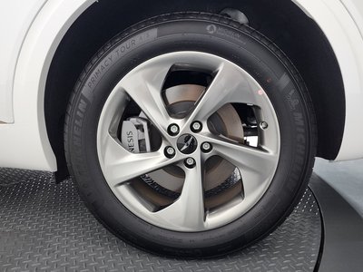 صورة 8 لـ 2025 Genesis GV70