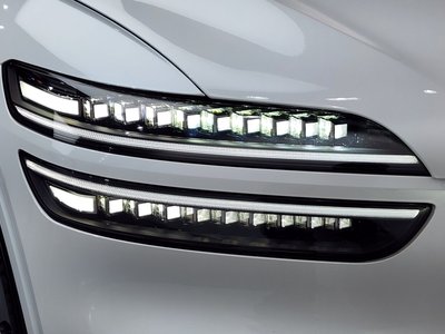 صورة 9 لـ 2025 Genesis GV70