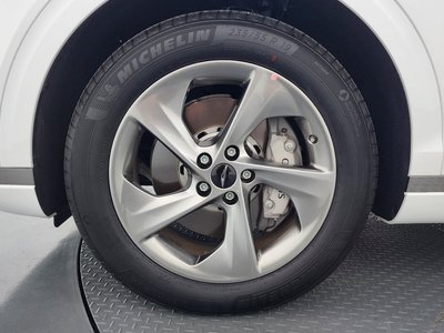 صورة 6 لـ 2025 Genesis GV70