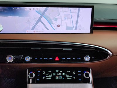 2025 Genesis GV70 thumbnail 19