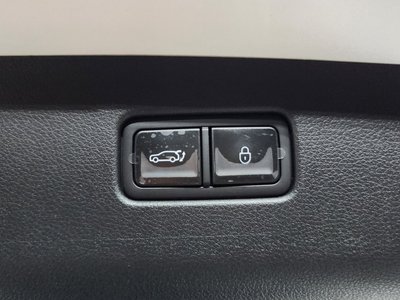2025 Genesis GV70 thumbnail 24