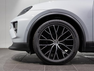 PORSCHE MACAN - 10