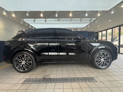 2025 Porsche CAYENNE 照片 2