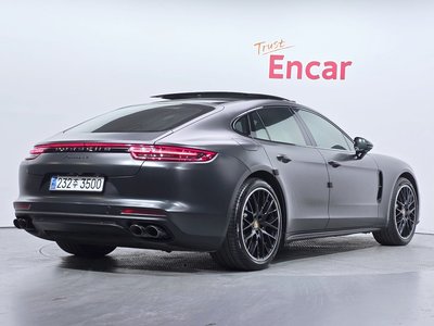 PORSCHE PANAMERA - 3