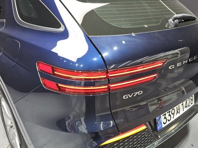 صورة 10 لـ 2021 Genesis GV70