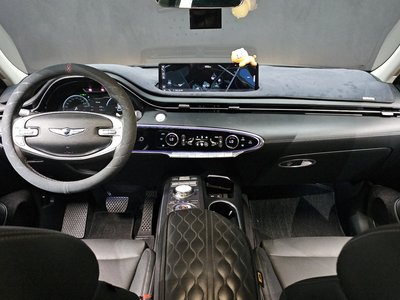 صورة 5 لـ 2021 Genesis GV70