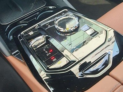 صورة 9 لـ 2025 BMW 5 SERIES