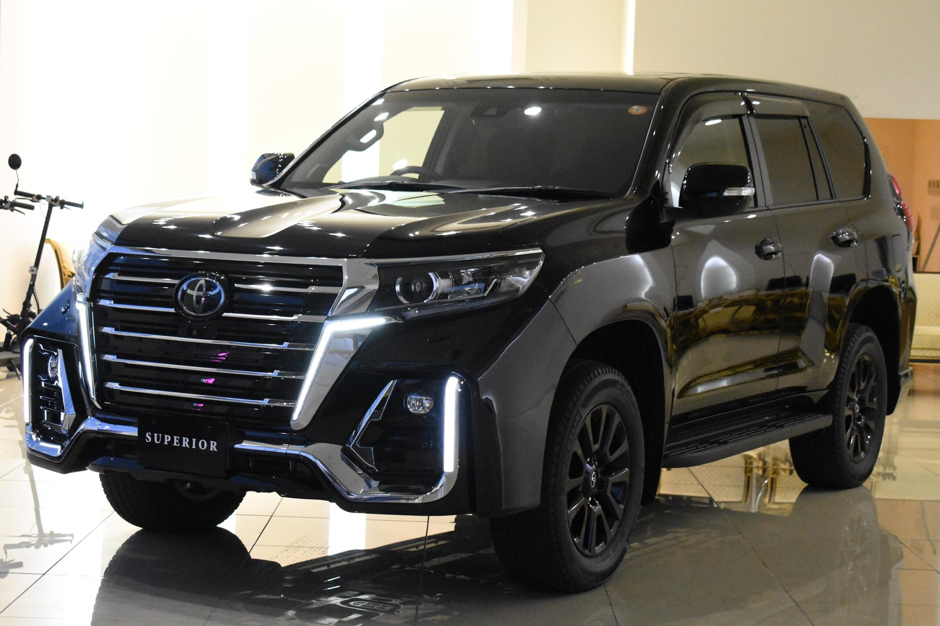 TOYOTA LAND CRUISER PRADO - View 1