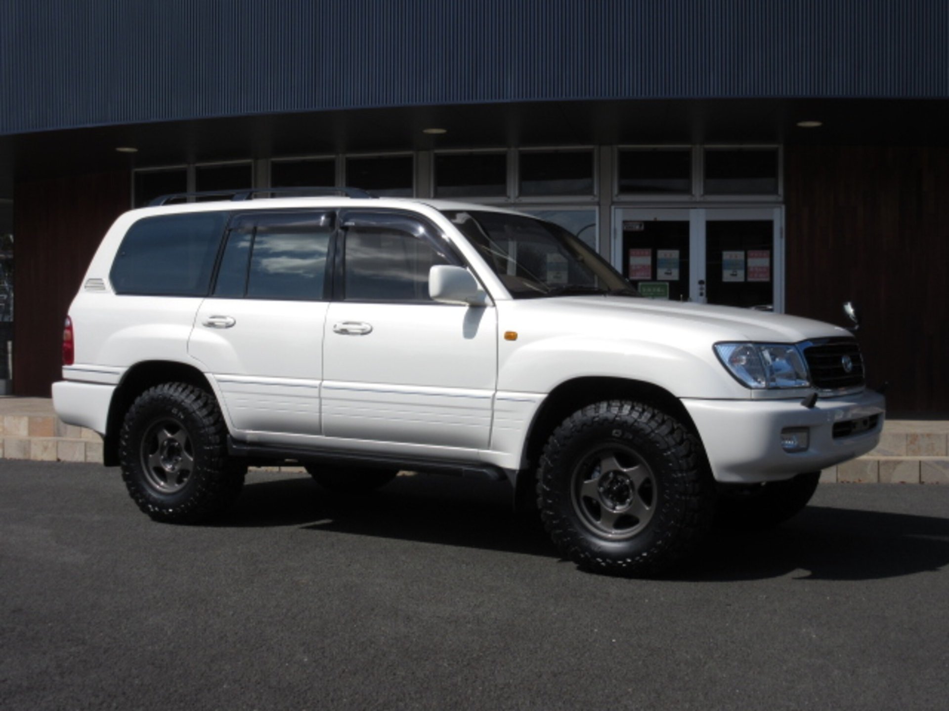 TOYOTA LAND CRUISER 100 - View 1
