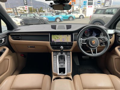 PORSCHE MACAN - 4