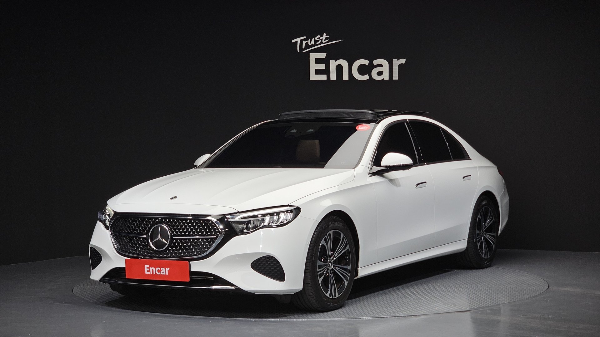 MERCEDES-BENZ E-CLASS - View 1