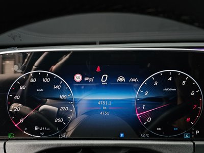 MERCEDES-BENZ E-CLASS - 8