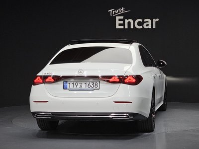 MERCEDES-BENZ E-CLASS - 4