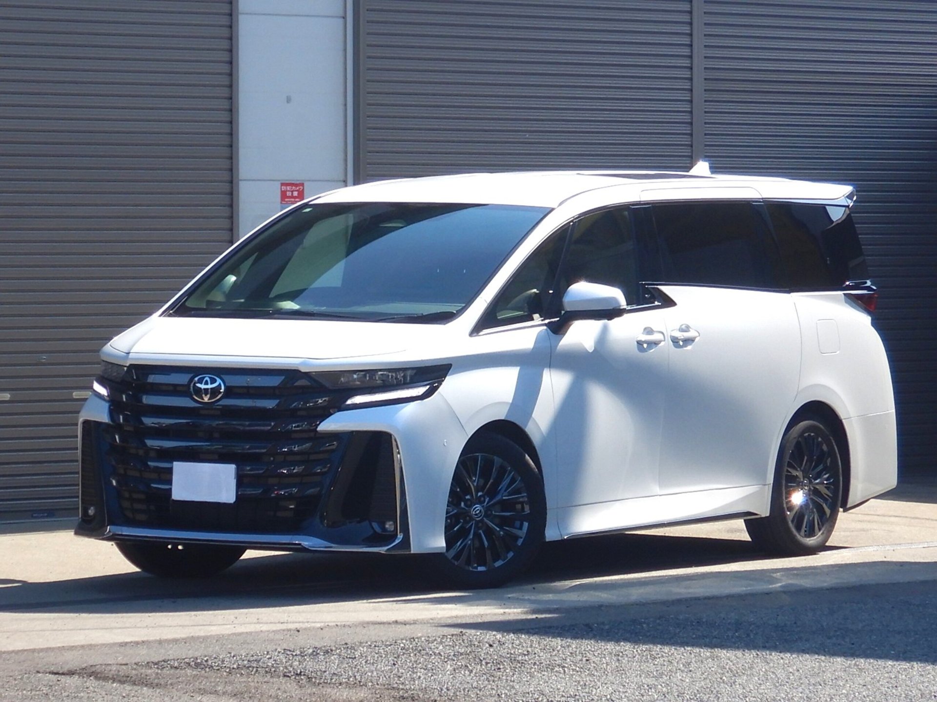 TOYOTA VELLFIRE - View 1