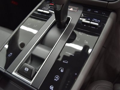 صورة مصغرة 17 لـ 2024 Porsche MACAN