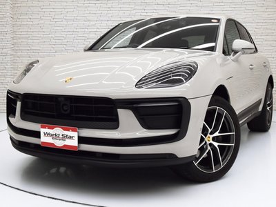 PORSCHE MACAN - 1
