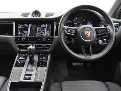 PORSCHE MACAN - 9