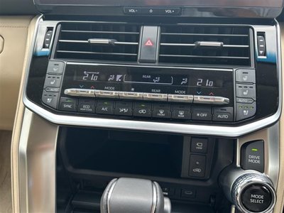 2025 Toyota LAND CRUISER 300 — миниатюра 21