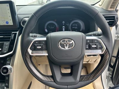 2025 Toyota LAND CRUISER 300 — миниатюра 25