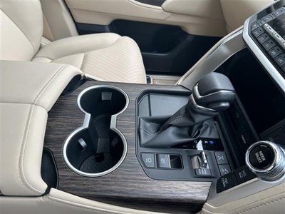 2025 Toyota LAND CRUISER 300 — миниатюра 23