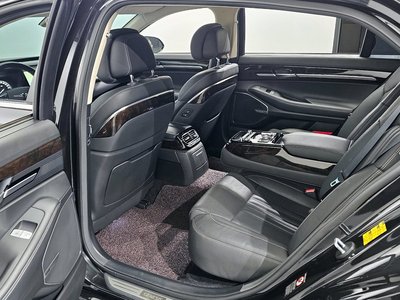 2019 Genesis G90 thumbnail 11