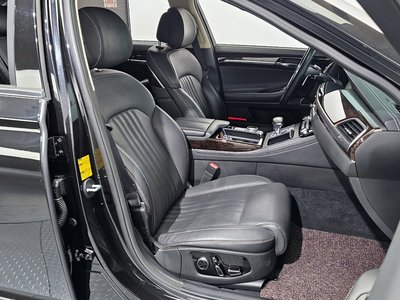 2019 Genesis G90 thumbnail 12