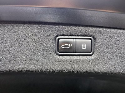 2019 Genesis G90 thumbnail 19
