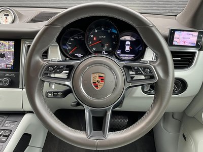 2018 Porsche MACAN 缩略图 18